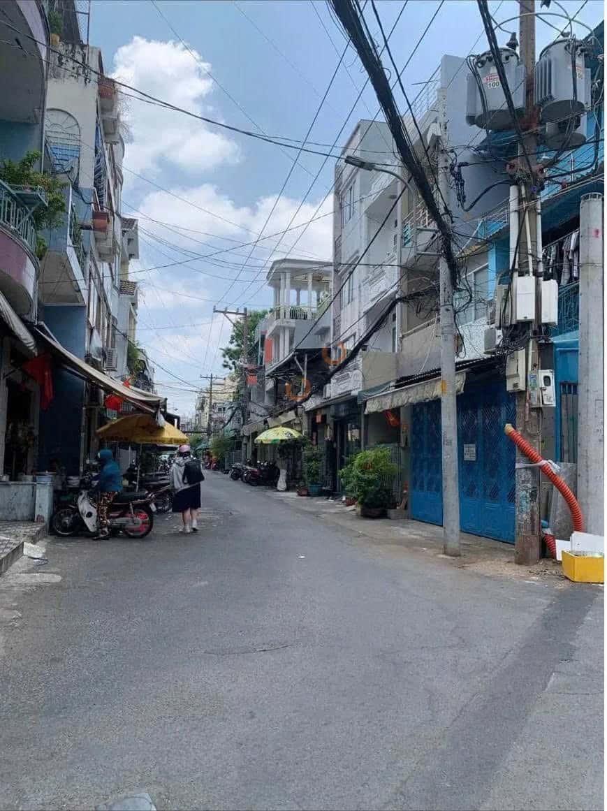 Bán nhà hẻm Lạc Long Quân Quận 11, TP.HCM – 2 phòng ngủ, giá 6.9 tỷ Bán nhà hẻm Lạc Long Quân Quận 11, TP.HCM – 2 phòng ngủ, giá 6.9 tỷ